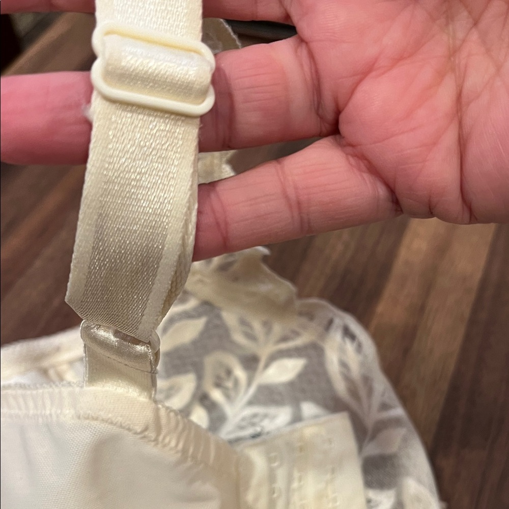 Bali Lace Embroidered Bra in Cream - Picture 7 of 7